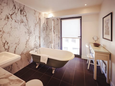 Premium bedding, in-room safe, individually decorated