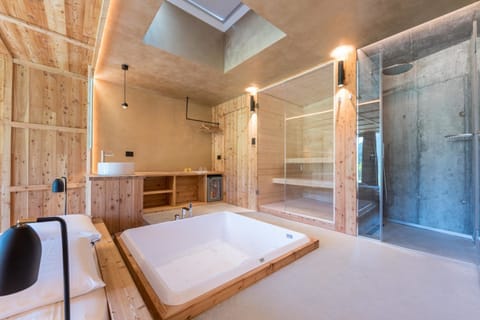 Suite (Relaxing Escape) | Jetted tub