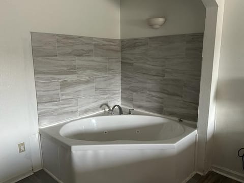 Laptop workspace, blackout drapes, iron/ironing board, free WiFi