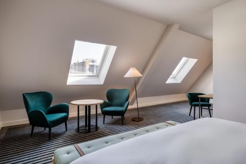 Junior Suite | Premium bedding, in-room safe, desk, laptop workspace