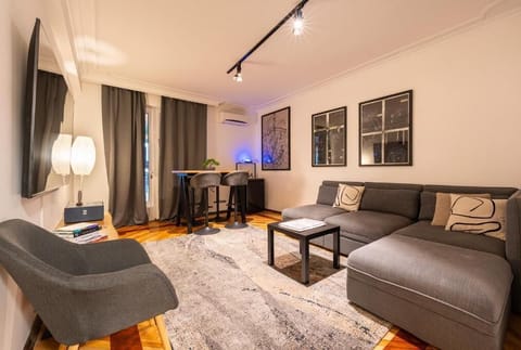 Suite | Living room | Flat-screen TV