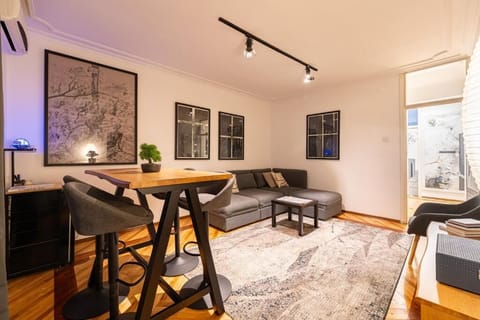 Suite | Living area | Flat-screen TV