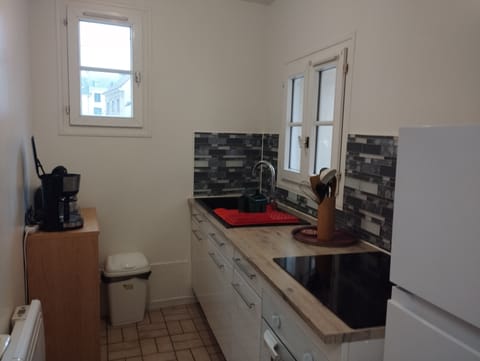 Apartment, Ensuite | Private kitchen | Highchair, dining tables