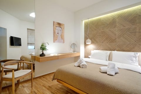 Deluxe Apartment, 3 Bedrooms, Terrace, Park View | 3 bedrooms, premium bedding, in-room safe, individually decorated
