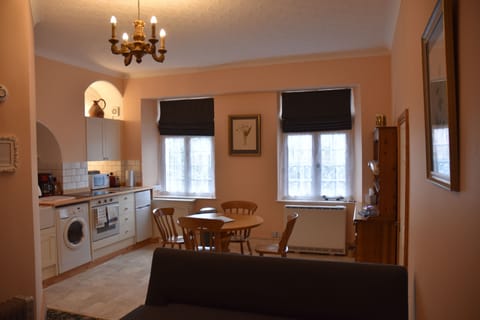 Standard Apartment | In-room dining