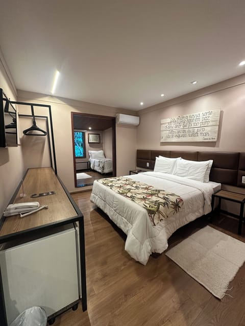 STANDARD 4 | Blackout drapes, free WiFi, bed sheets