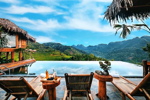 2 outdoor pools, an infinity pool