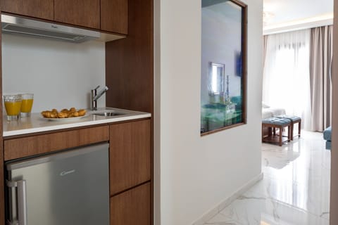 Suite, Terrace (Saphir) | Private kitchenette | Coffee/tea maker, electric kettle