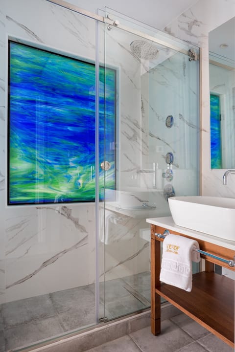 Suite, Terrace (Saphir) | Bathroom | Shower, hydromassage showerhead, designer toiletries, hair dryer