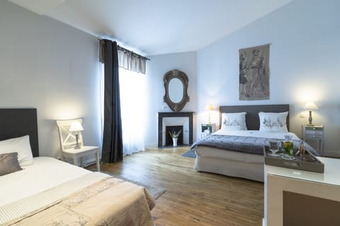 Triple Room (Grey Room) | Desk, free cribs/infant beds, free WiFi, bed sheets