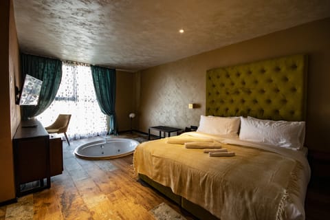 Apartment (A5) | 1 bedroom, in-room safe, desk, laptop workspace