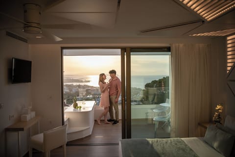 Superior Room | Egyptian cotton sheets, premium bedding, down comforters, pillowtop beds