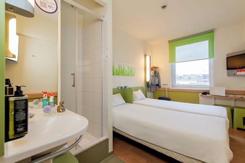 Standard Twin Room, 2 Twin Beds | Desk, laptop workspace, soundproofing, iron/ironing board (on request)