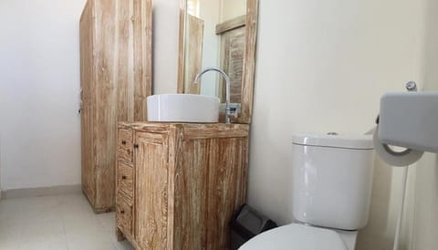 Shower, towels, soap, shampoo