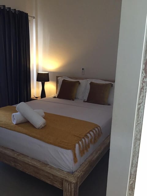 Queen Room | Soundproofing, free WiFi