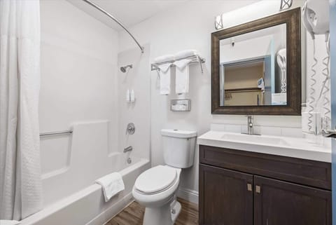 Standard Room, 2 Queen Beds | Bathroom | Hair dryer, towels