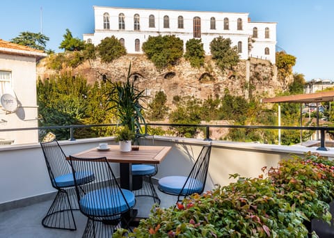 Standard Double Room, Balcony, Garden View | Balcony