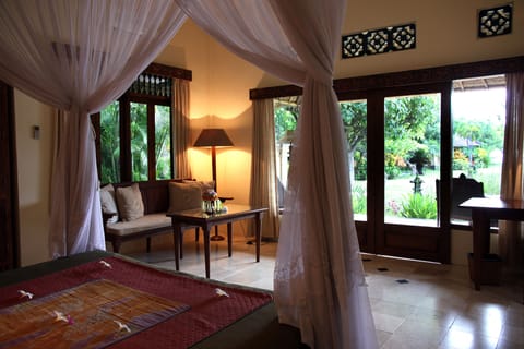 Suite, 1 Bedroom, Ocean View, Beachside | 1 bedroom, minibar, in-room safe, desk