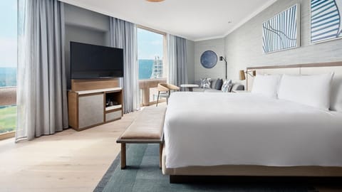 Suite, 1 King Bed, City View, Corner | Premium bedding, down comforters, pillowtop beds, minibar