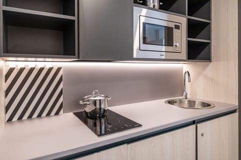 Classic Studio, Accessible (Double) | Private kitchen | Microwave