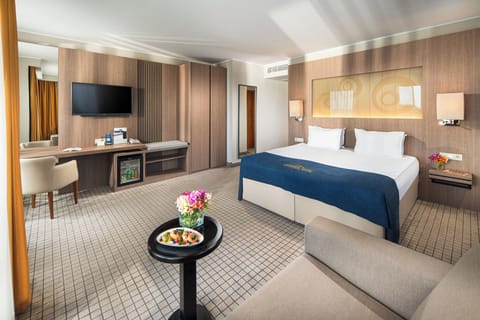 Superior Double or Twin Room, Balcony, Lake View | Minibar, in-room safe, soundproofing, iron/ironing board