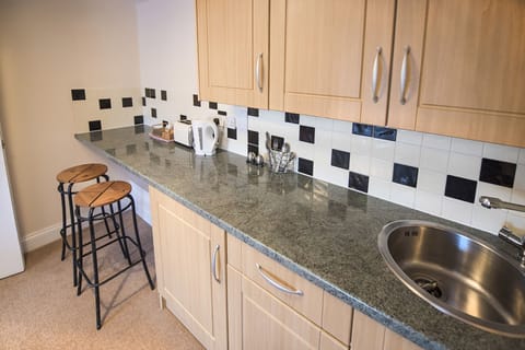 Junior Suite | Living area | 50-inch flat-screen TV with digital channels, TV