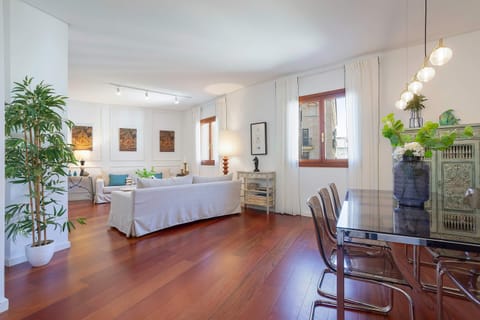 Apartment (4 Bedrooms) | Living area | 32-inch TV with cable channels