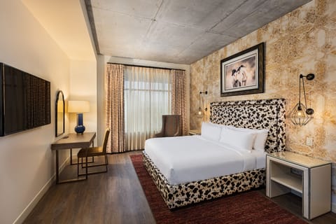 Standard Room, 1 King Bed, Accessible | Hypo-allergenic bedding, in-room safe, desk, iron/ironing board