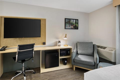 Standard Room, 2 Queen Beds, Non Smoking, Refrigerator & Microwave | Iron/ironing board, bed sheets