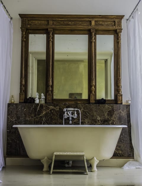 Double Room, Bathtub | Bathroom | Hair dryer, towels, soap, shampoo