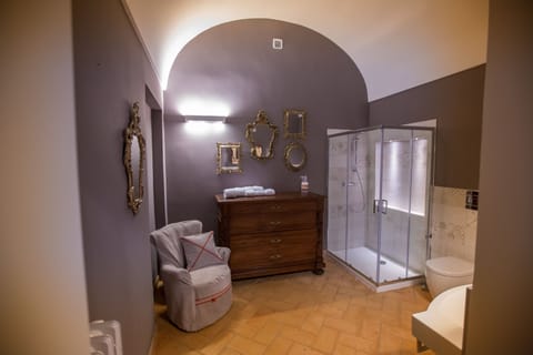 Apartment, 2 Bedrooms | Bathroom | Shower, free toiletries, hair dryer, bathrobes