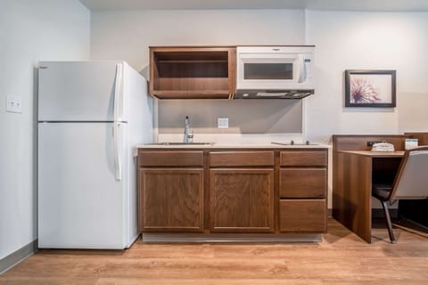 Desk, laptop workspace, free WiFi, bed sheets