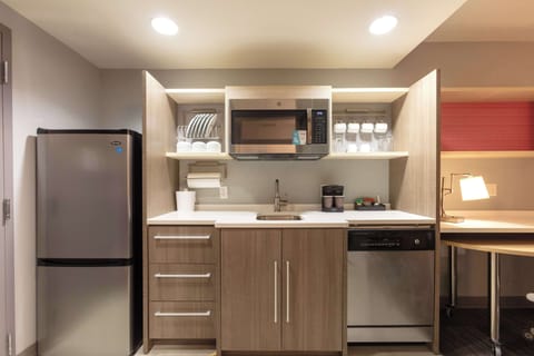 Studio, 2 Queen Beds, Non Smoking (No Sofa Sleeper) | Premium bedding, pillowtop beds, desk, iron/ironing board