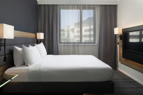 Family Room, 1 Double Bed | Desk, laptop workspace, blackout drapes, soundproofing