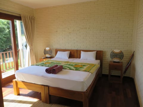 Free cribs/infant beds, free WiFi, bed sheets