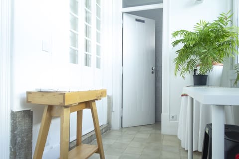 Separate tub and shower, free toiletries, hair dryer, towels