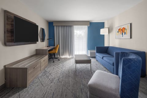 Suite, 1 King Bed, Balcony | Premium bedding, in-room safe, desk, blackout drapes