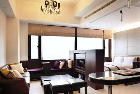 Presidential Suite(Free Portable Wifi rental upon check-in) | Blackout drapes, free WiFi, bed sheets