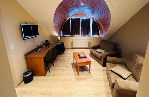 Luxury Suite | Living area | 26-inch flat-screen TV with satellite channels, TV