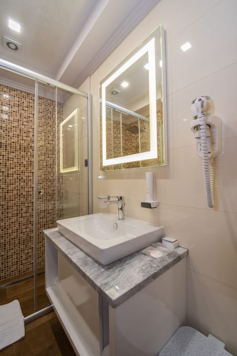 Superior Room, 1 King Bed | Bathroom | Hair dryer, slippers, bidet, towels