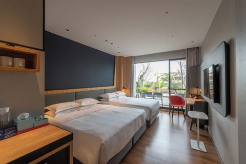 Standard Room, 1 King Bed with Sofa bed, Garden View | Down comforters, in-room safe, desk, laptop workspace