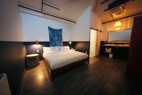 Classic Room | Egyptian cotton sheets, premium bedding, down comforters