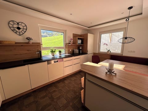 Apartment, 4 Bedrooms, Balcony (incl. Cleaning Fee 150€) | Private kitchen | Fridge, microwave, oven, stovetop