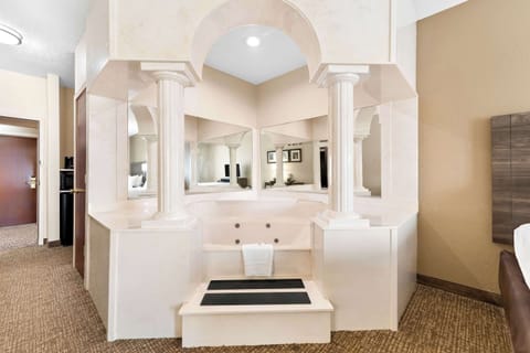 Premium bedding, desk, iron/ironing board, free cribs/infant beds