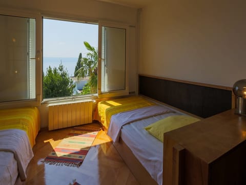4 bedrooms