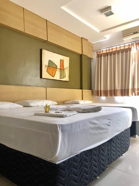 Minibar, free WiFi, bed sheets