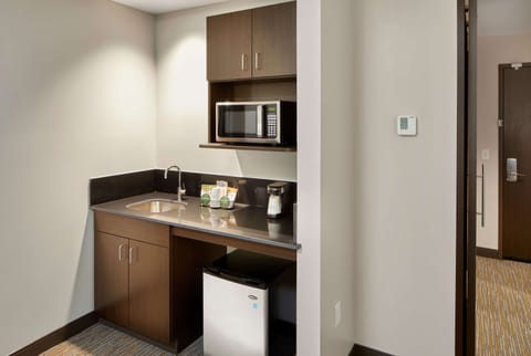 Desk, blackout drapes, iron/ironing board, free WiFi