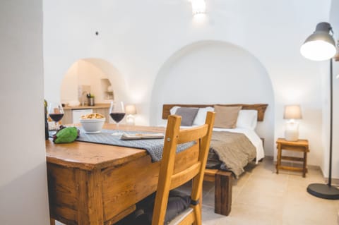Traditional Apartment | In-room dining