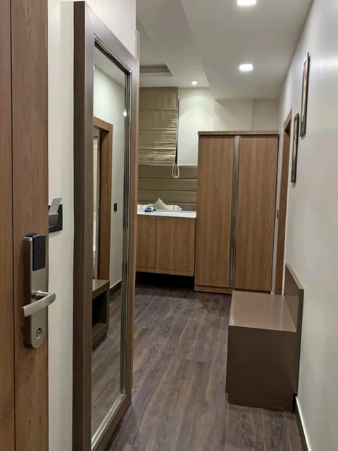Luxury Room | WiFi (free), individually furnished, bed sheets