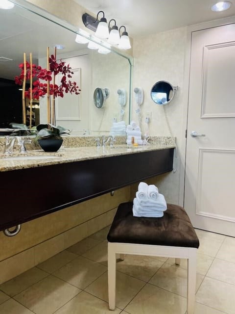 Combined shower/tub, eco-friendly toiletries, hair dryer, towels